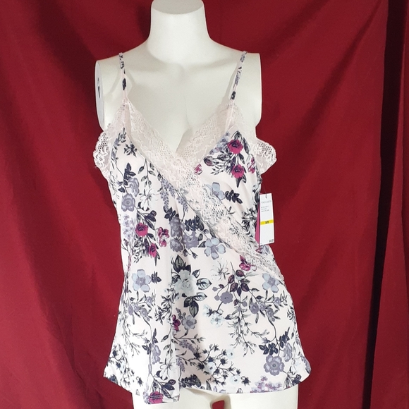 VINCE CAMUTO. - Picture 3 of 7